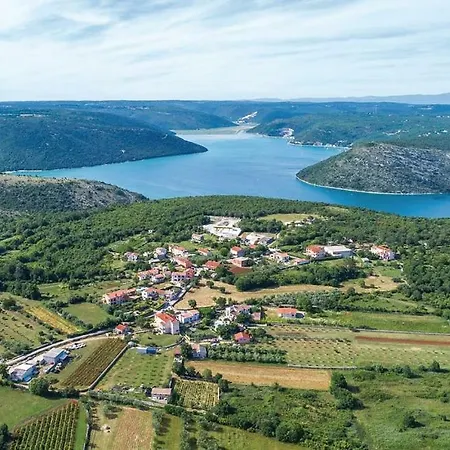 Nyaraló Valich