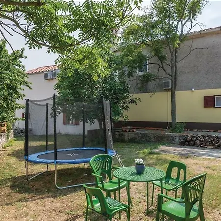 Valich Nyaraló Rakalj